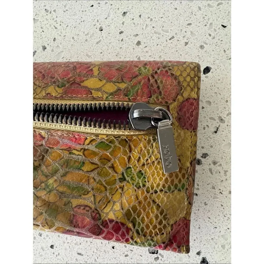 HOBO INTERNATIONAL Women’s Floral Snake-Embossed Leather Clutch Wallet Chic GUC